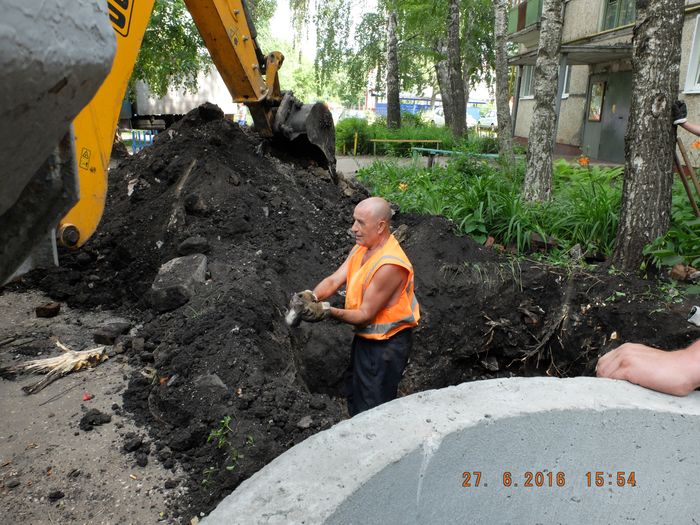 Поймана одна из крыс, которые жили в колодце и грызли в нем дыры Поймана одна из крыс, которые жили в колодце и грызли в нем дыры